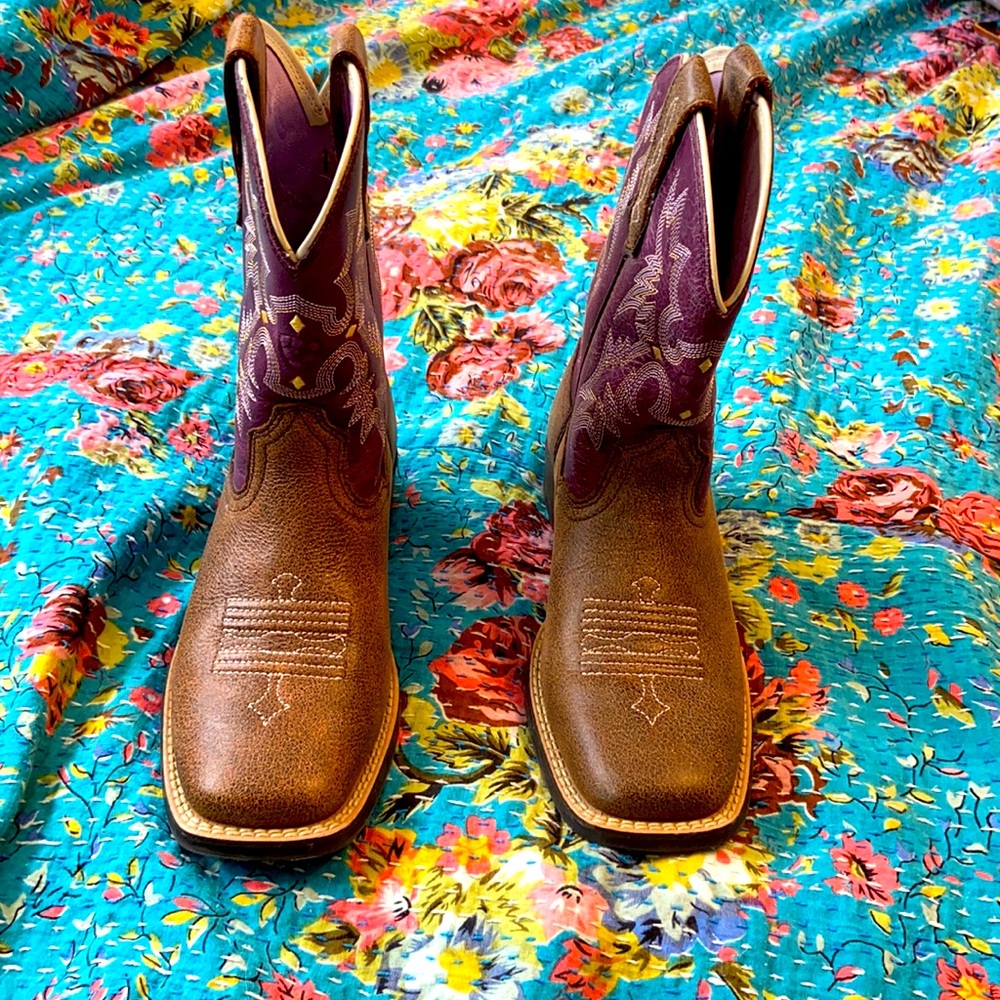 Brand new children’s Ariat boots! Perfect condition!!